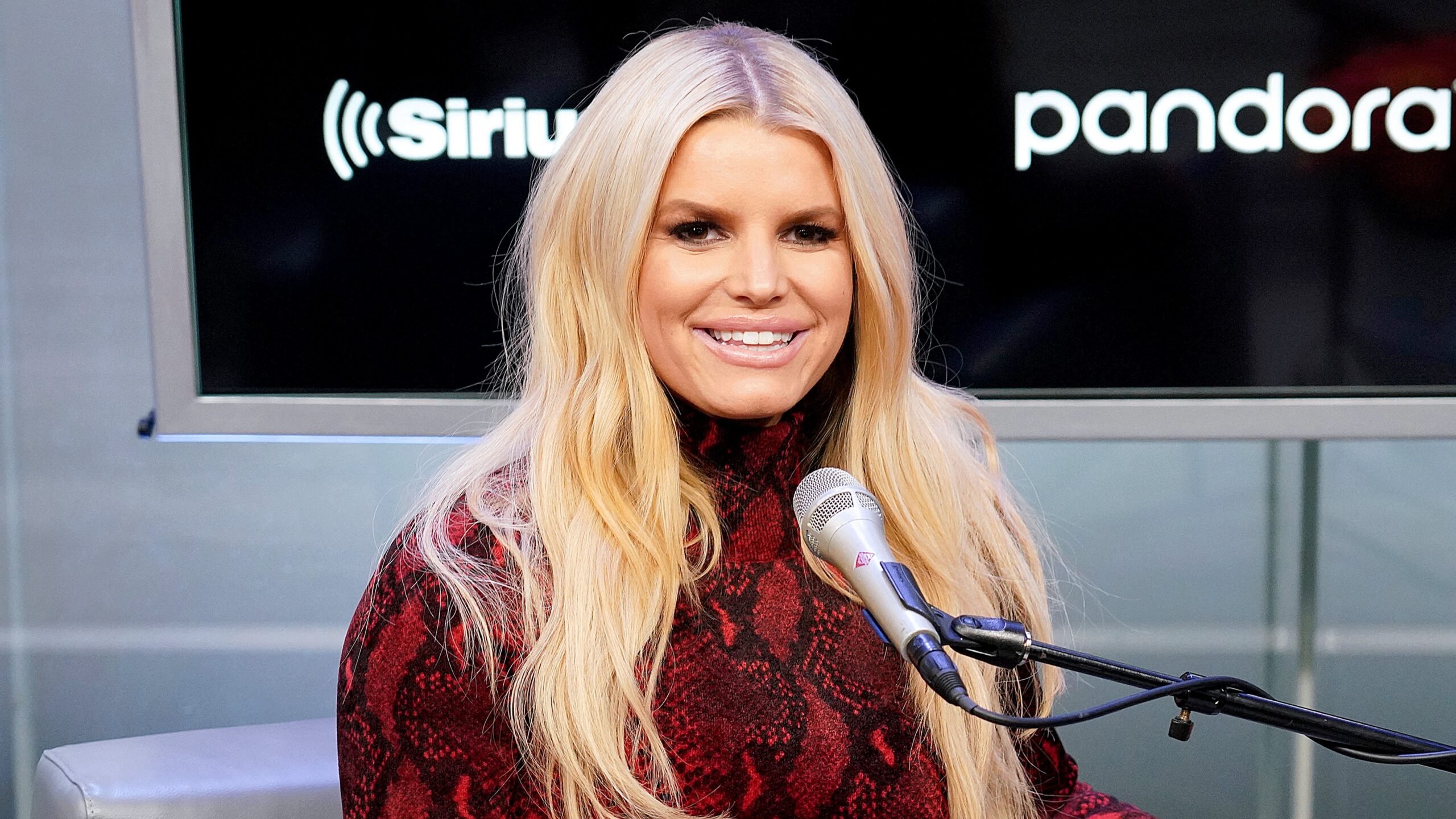 You are currently viewing Jessica Simpson Comeback to Include Music & a Whole New Look