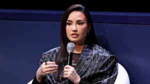 Read more about the article Demi Lovato Offers Hope to Fellow Trans, Nonbinary Americans