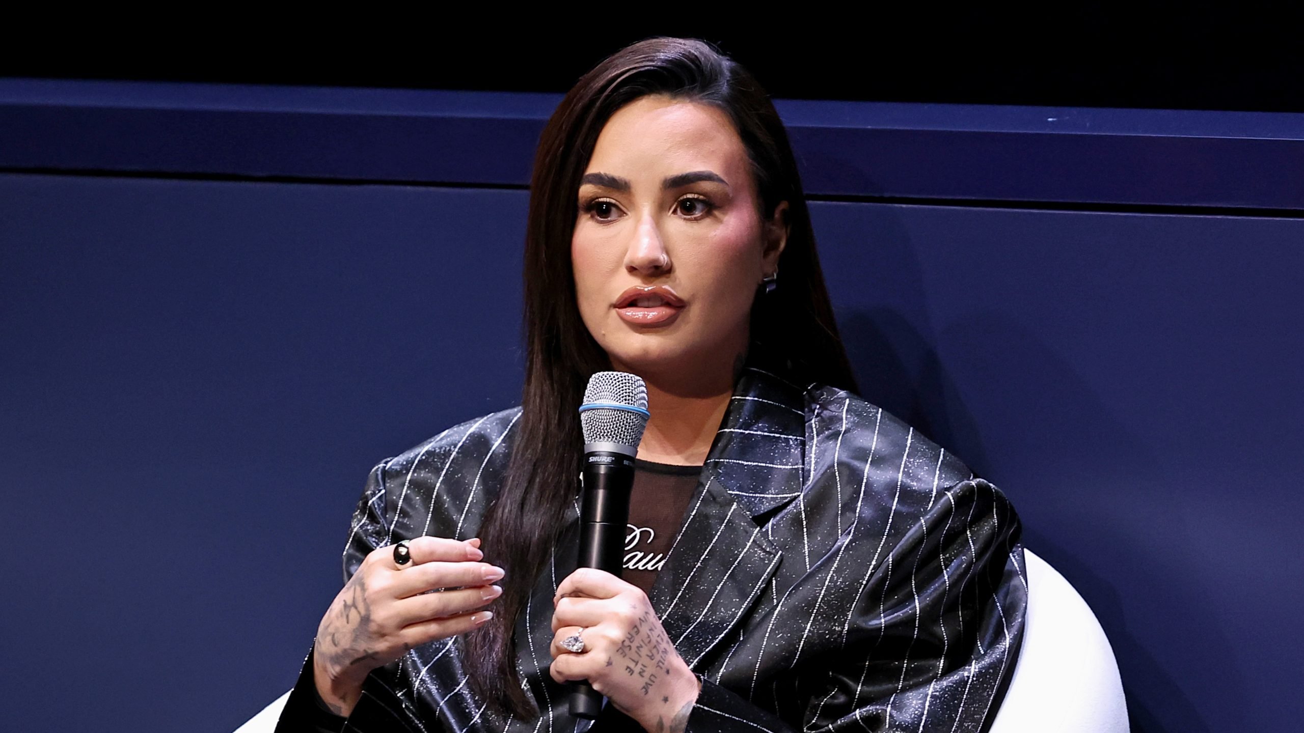 You are currently viewing Demi Lovato Offers Hope to Fellow Trans, Nonbinary Americans