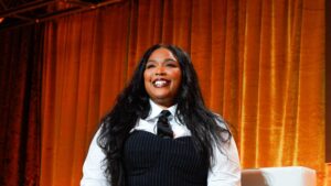 Read more about the article Lizzo Flaunts Major Weight Loss Milestone: ‘You Can Do Anything!’