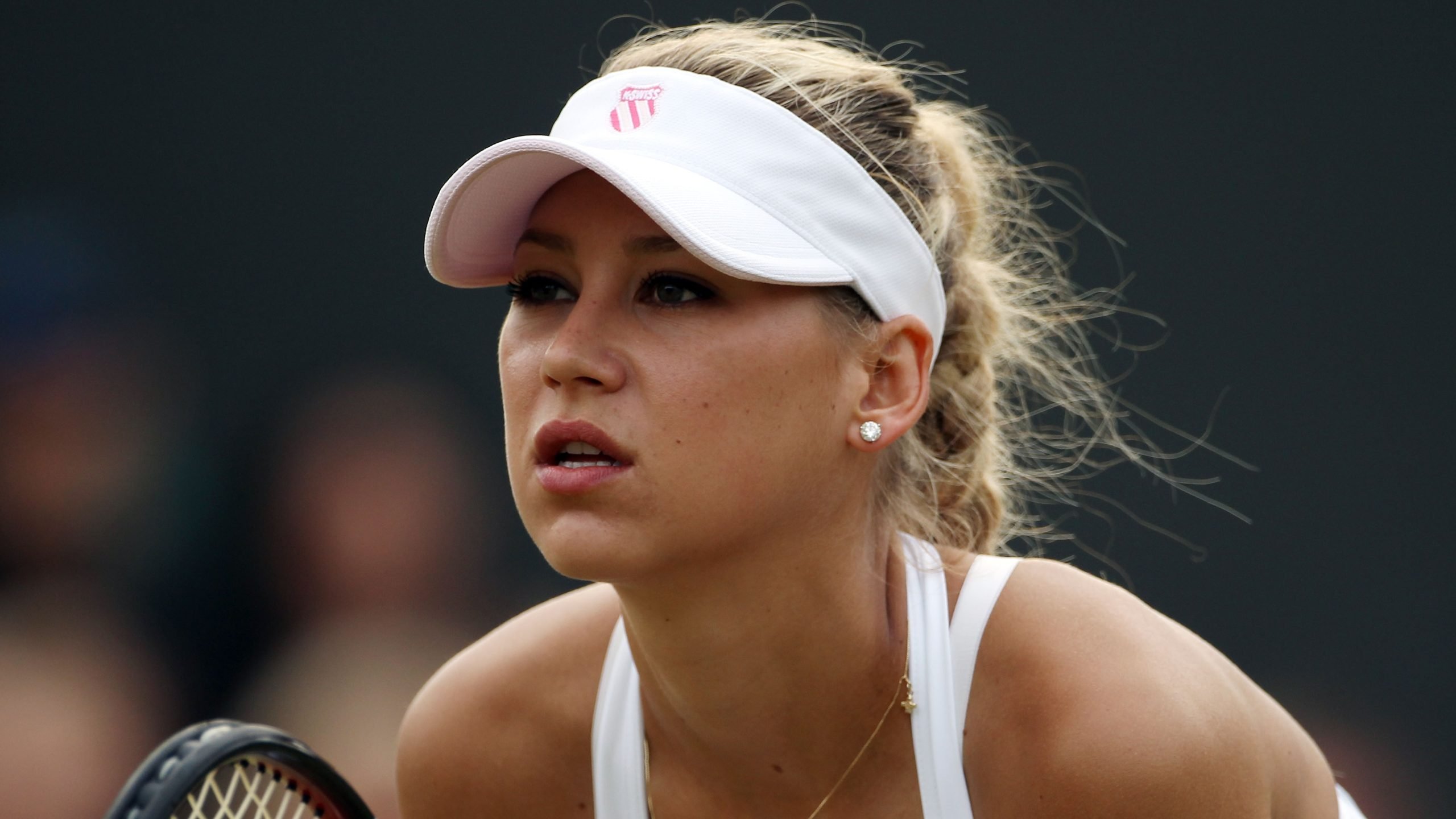 You are currently viewing Anna Kournikova Uses Wheelchair During Rare Public Outing