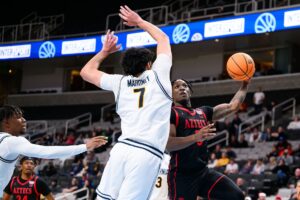 Read more about the article Hoops fans react to UC Diego commit Uriah Tenette’s impressive jump shot