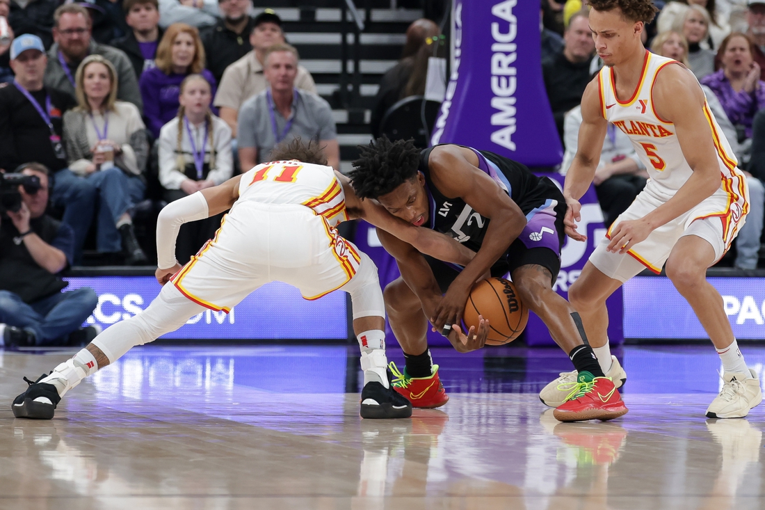 You are currently viewing Trae Young makes halfcourt shot at buzzer as Hawks edge Jazz