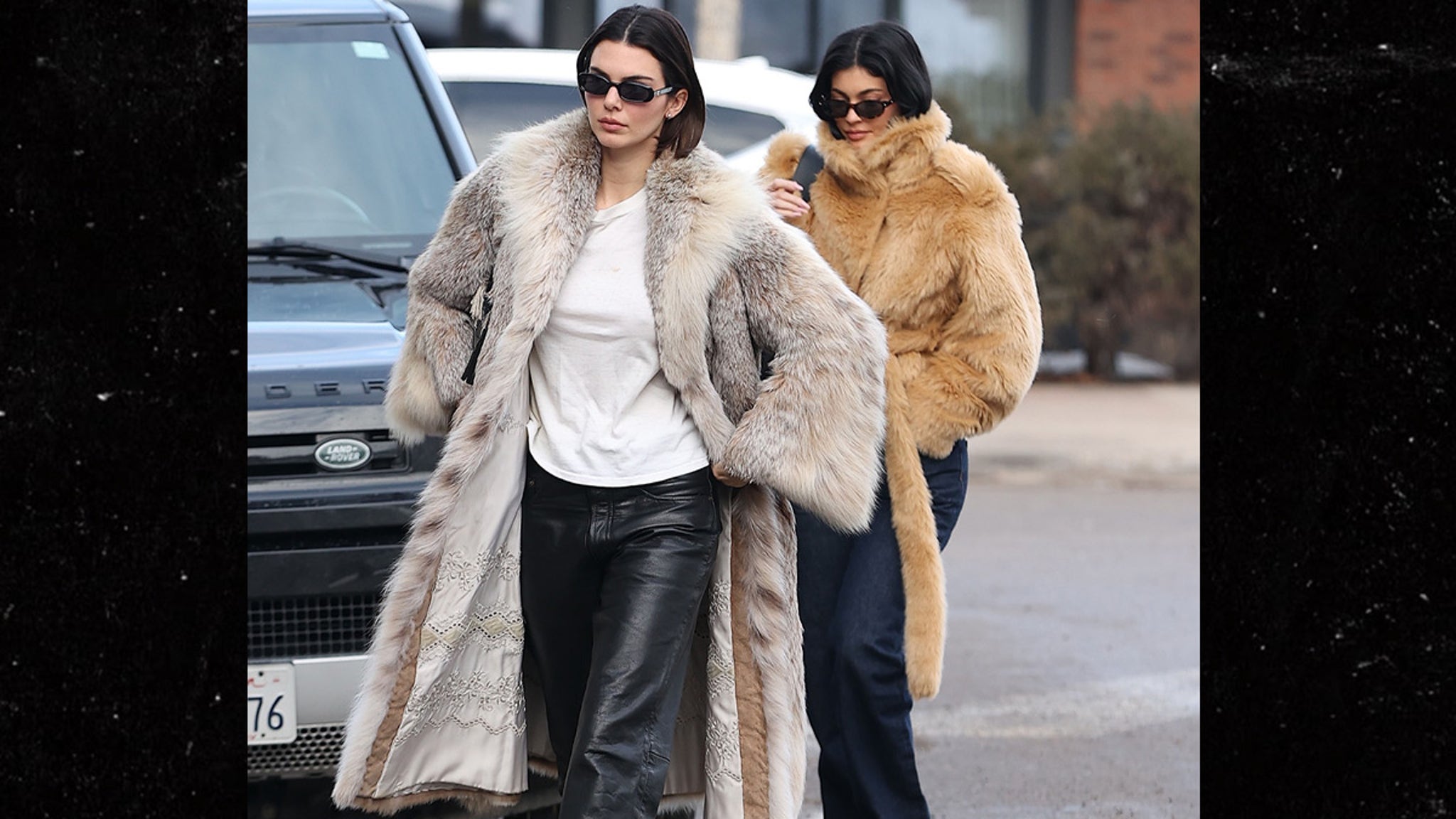 You are currently viewing Kendall & Kylie Jenner Chic But Cozy On Aspen Lunch Date