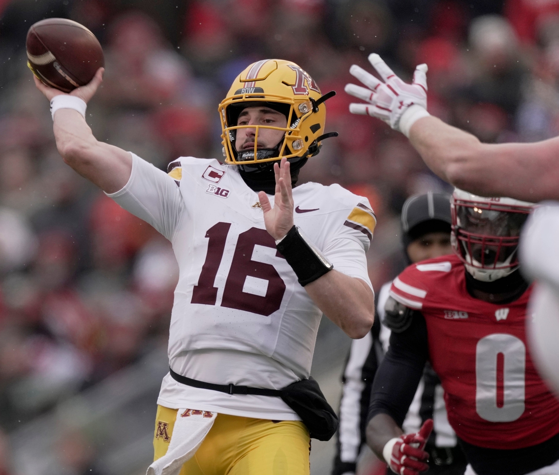 You are currently viewing Bowl-streaking Minnesota meets Virginia Tech in Charlotte