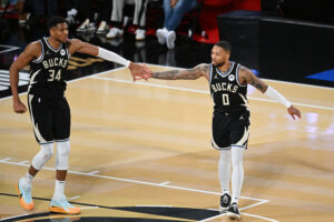 Read more about the article Damian Lillard reacts in 5-words to Giannis Antetokounmpo’s latest All-Star petition