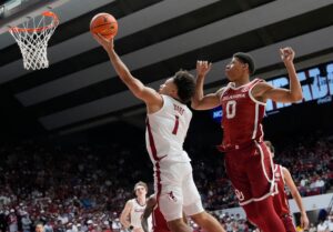 Read more about the article No. 5 Alabama faces South Carolina, seeks to extend win streaks