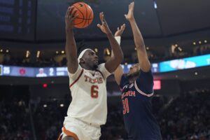 Read more about the article No. 2 Auburn holds off Texas to give Bruce Pearl wins record