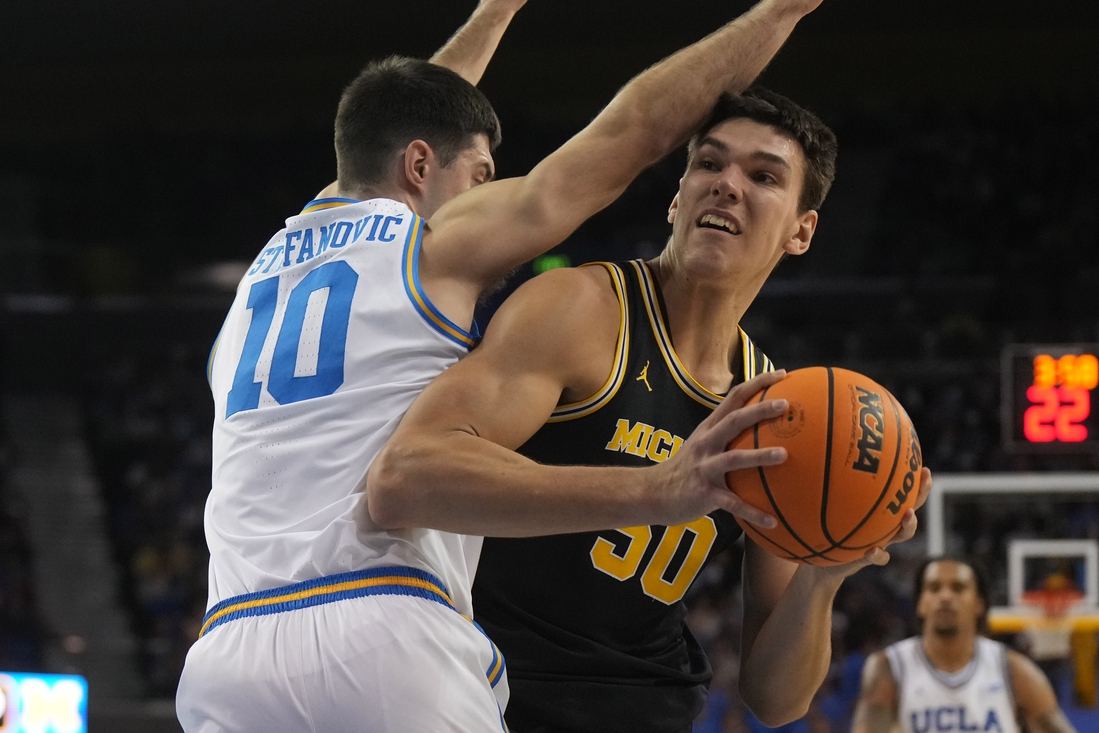 You are currently viewing Hot shooting carries No. 24 Michigan past No. 22 UCLA