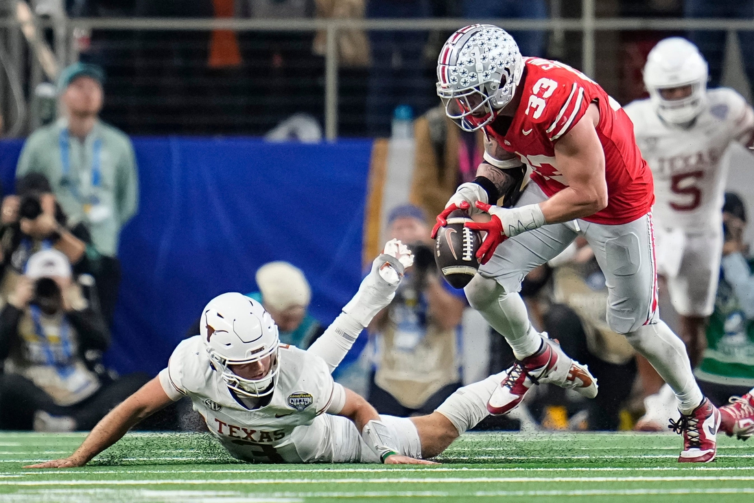 You are currently viewing Jack Sawyer turns dreams into reality, leads Ohio State to CFP final