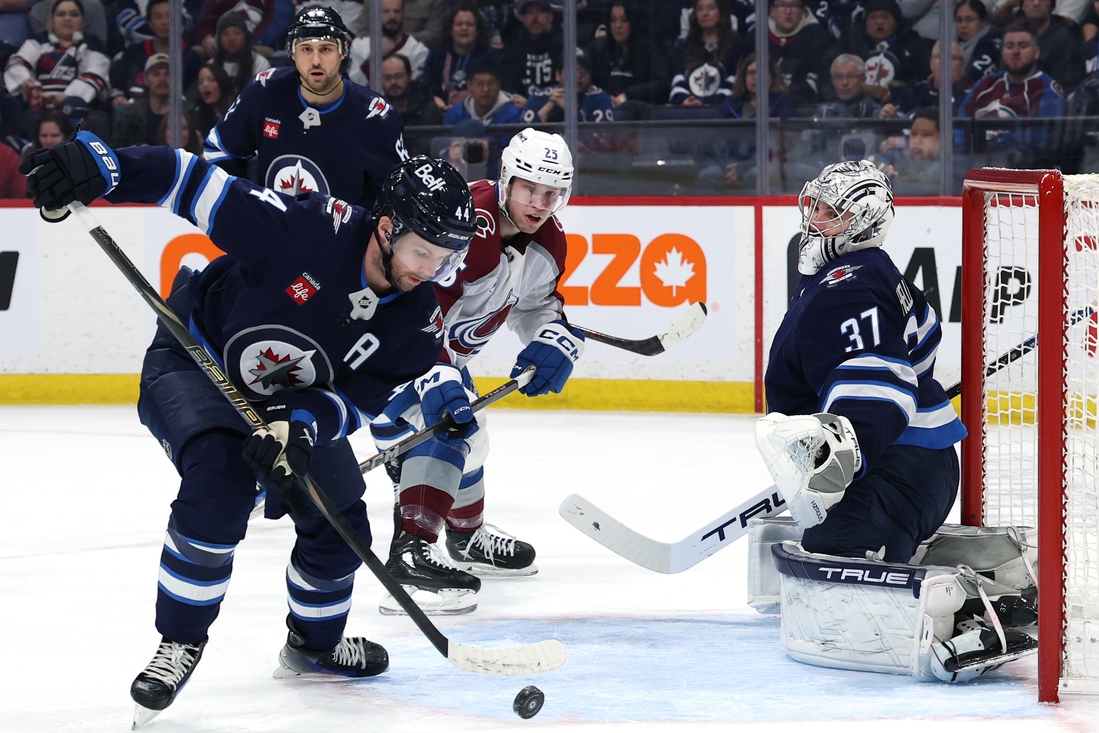 You are currently viewing Connor Hellebuyck notches league-leading sixth shutout as Jets blank Avs