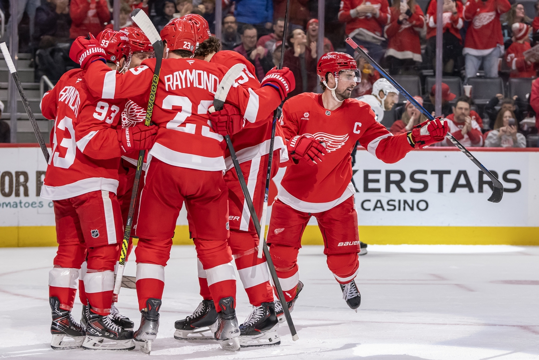 You are currently viewing NHL roundup: Red Wings handle Kraken to earn 7th straight win