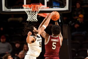 Read more about the article Devin McGlockton’s heroics help Vanderbilt slide past South Carolina