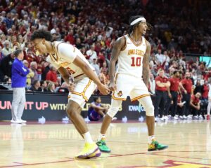 Read more about the article Top 25 roundup: Curtis Jones carries No. 2 Iowa St. past No. 9 Kansas