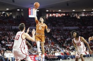 Read more about the article Texas hangs on to beat Oklahoma for first-ever SEC win