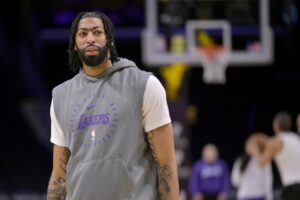 Read more about the article Anthony Davis, Lakers take aim at Celtics