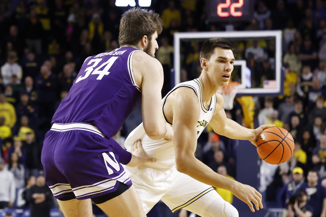 You are currently viewing No. 20 Michigan fends off Northwestern in OT