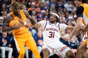 Read more about the article No. 1 Auburn edges No. 6 Tennessee in SEC slugfest