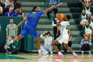 Read more about the article No. 19 Memphis pulls away from Tulane