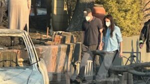 Read more about the article Prince Harry, Meghan Markle Survey Damage Amid Wildfire Relief Efforts