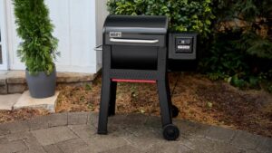 Read more about the article Weber aims to deliver smart grilling performance at a lower price with the Smoque