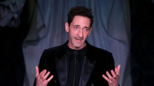 Read more about the article Adrien Brody in Tears, Struggles to Celebrate Award Win Amid L.A. Wildfires