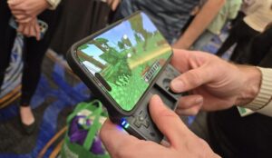 Read more about the article I adore this clever mobile gamepad with Hall effect sticks and a snap-up design