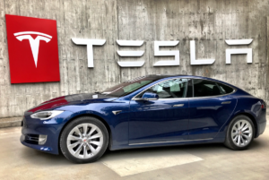 Read more about the article Tesla reports its first-ever annual drop in deliveries