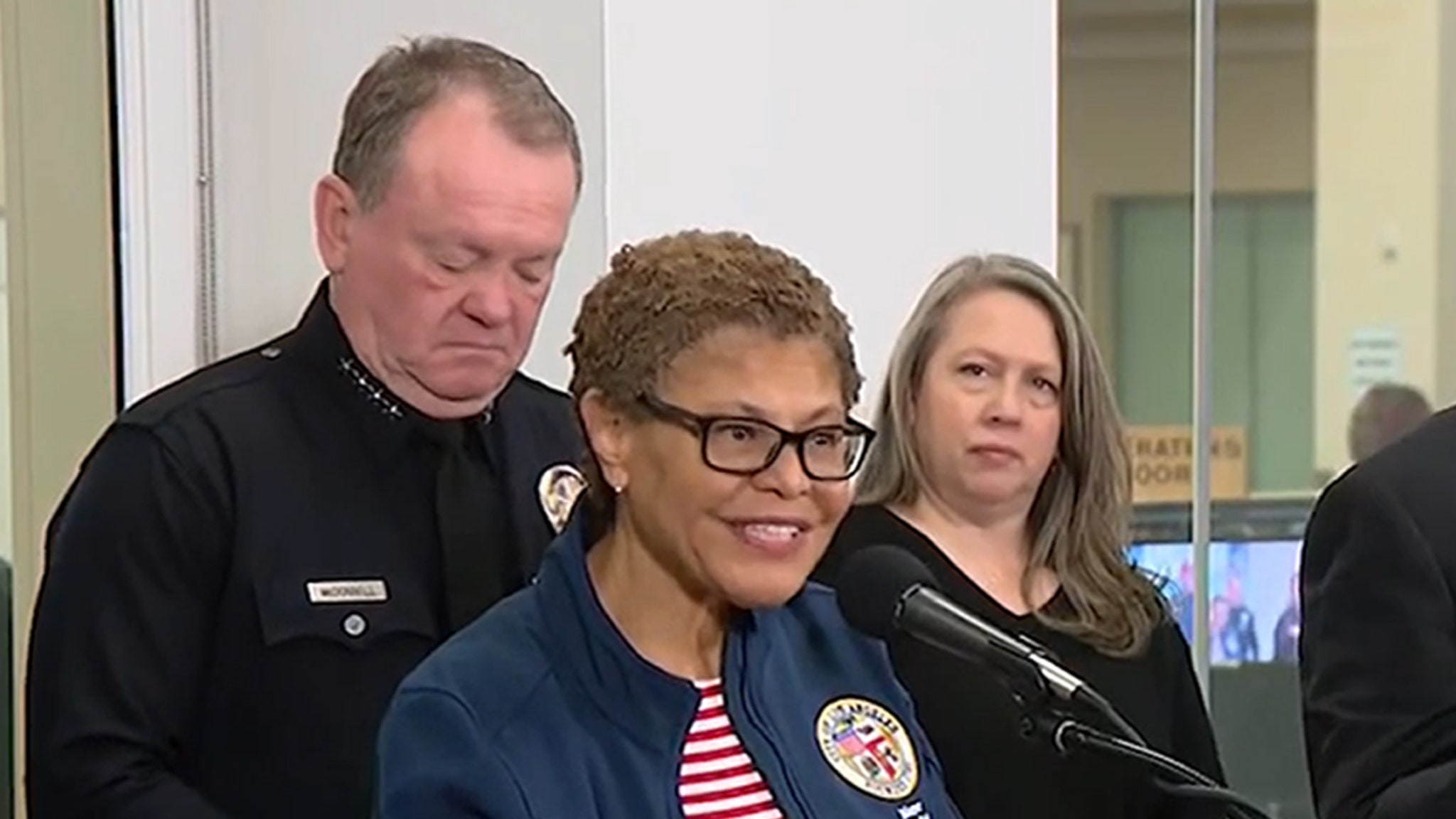 You are currently viewing L.A. Mayor Karen Bass Glosses Over ‘Differences’ After Fire Chief Calls Her Out