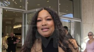 Read more about the article Garcelle Beauvais Says ‘Lesbian’ Comment Meant to ‘Inspire’ Kyle Richards