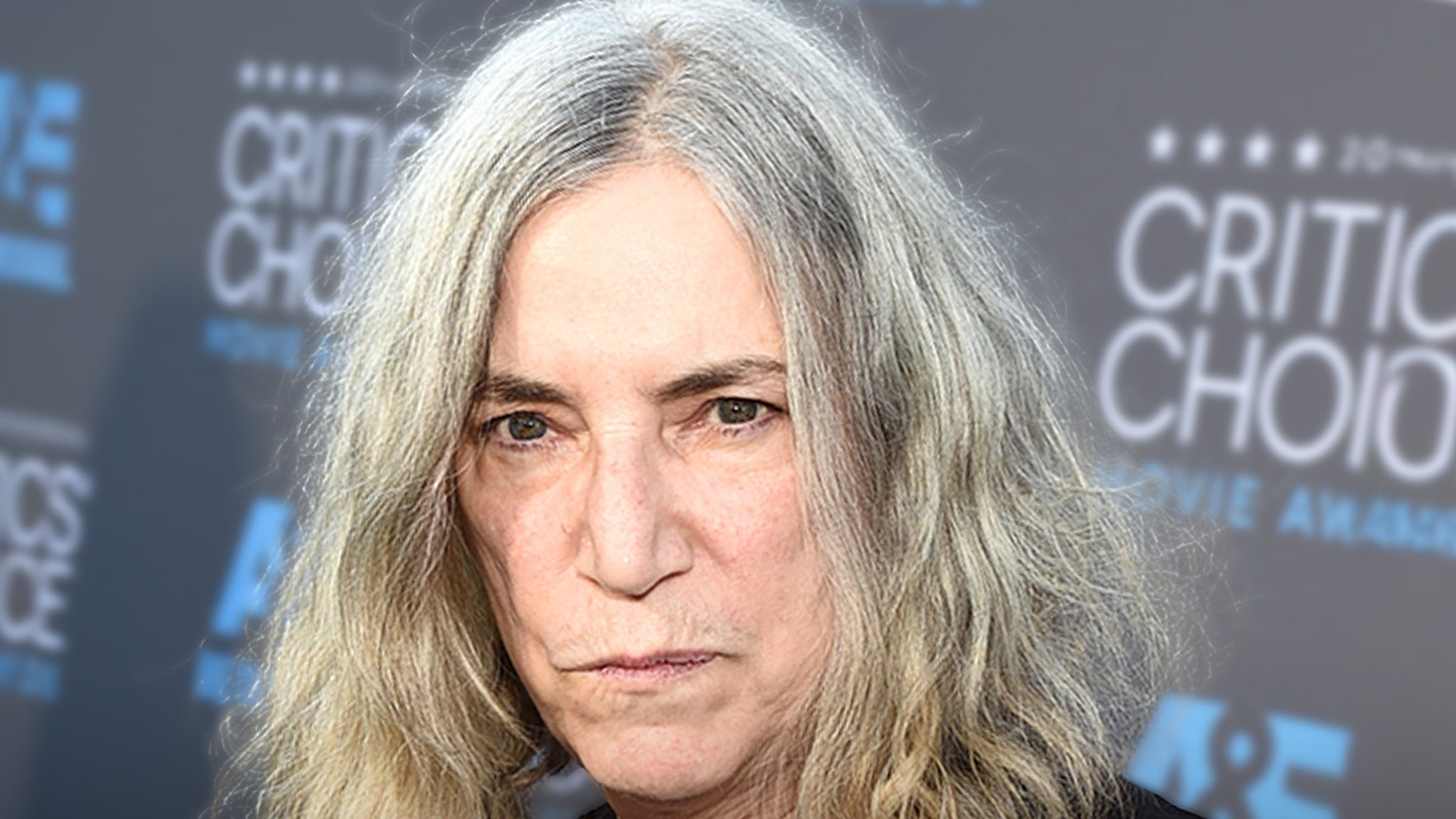 You are currently viewing Singer Patti Smith Collapses Onstage in Brazil, Cuts Show Short