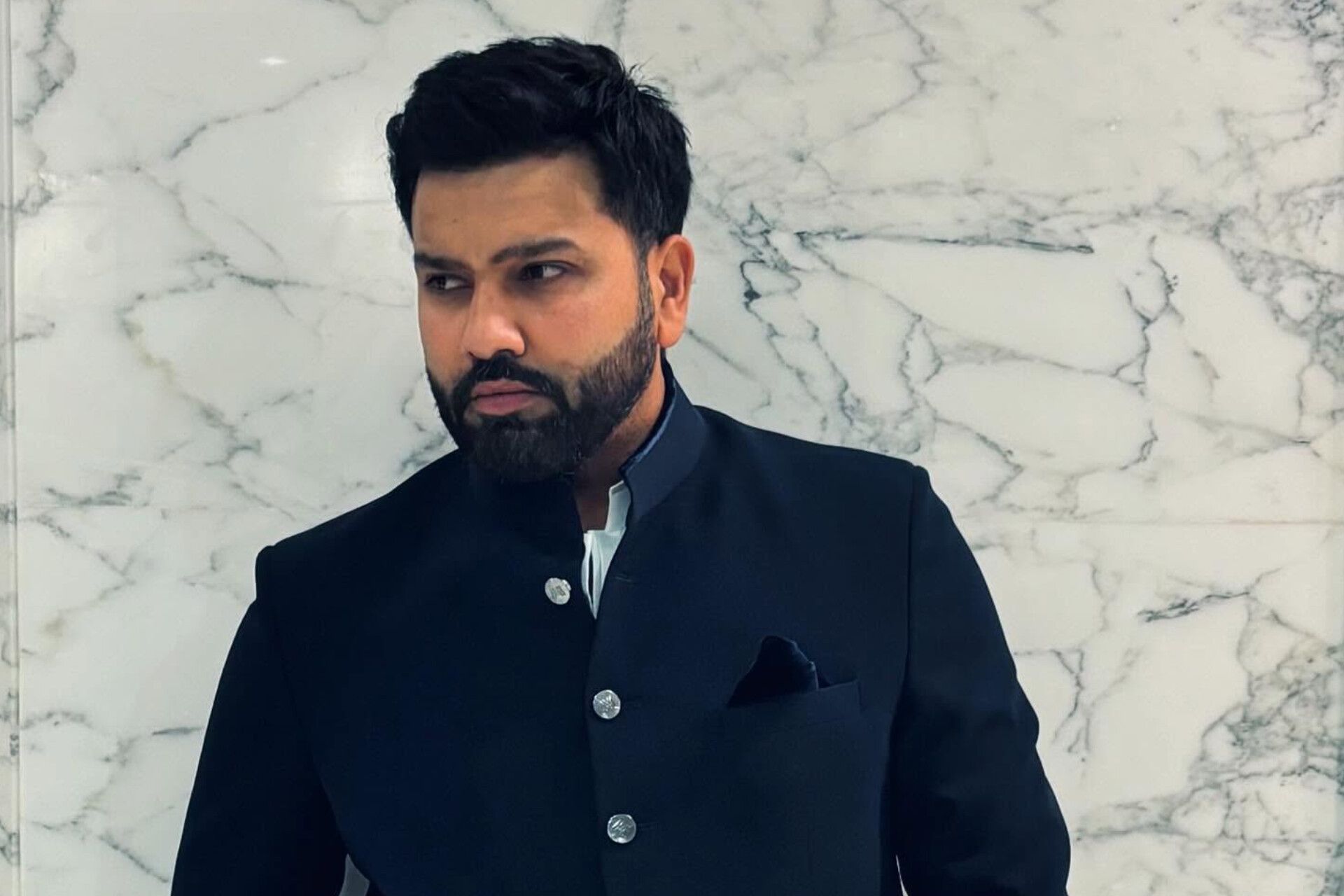 You are currently viewing Rohit Sharma tries to bing Shreyas Iyer on stage showing classy dance moves on Wankhede Stadium’s 50th anniversary [Watch]