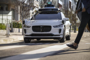 Read more about the article Waymo’s autonomous robotaxis are starting to merge onto LA freeways