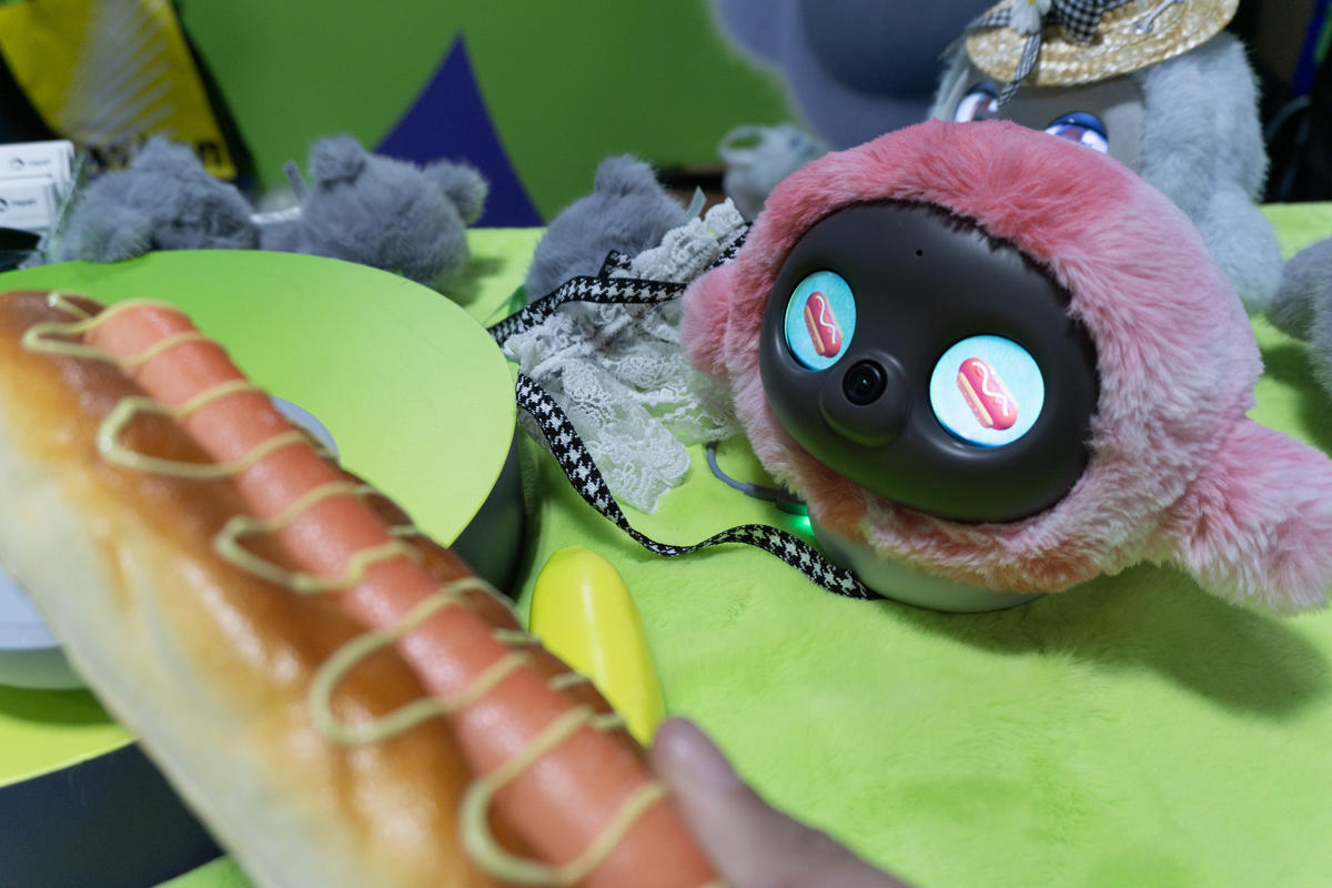 Read more about the article Ropet is the cute-as-hell emotional robot at CES 2025 that the modern Furby wishes it could be