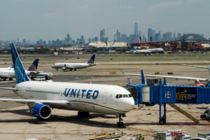 Read more about the article United will start testing Starlink on flights in February