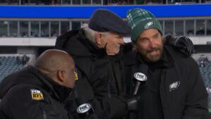 Read more about the article Bradley Cooper Stops by Fox NFL Pregame Set, Hugs Former Costar Terry Bradshaw