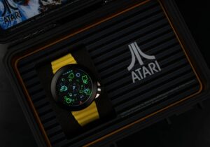 Read more about the article Good luck figuring out what time it is on this cool Asteroids watch