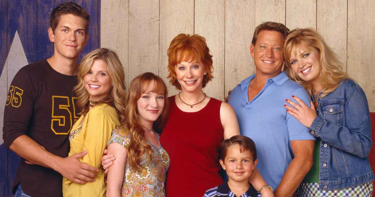 You are currently viewing Reba Sitcom Alums Who Have Appeared on Reba McEntire’s Happy’s Place