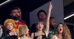 Read more about the article Every Time Taylor Swift Attended One of Travis Kelce’s NFL Games