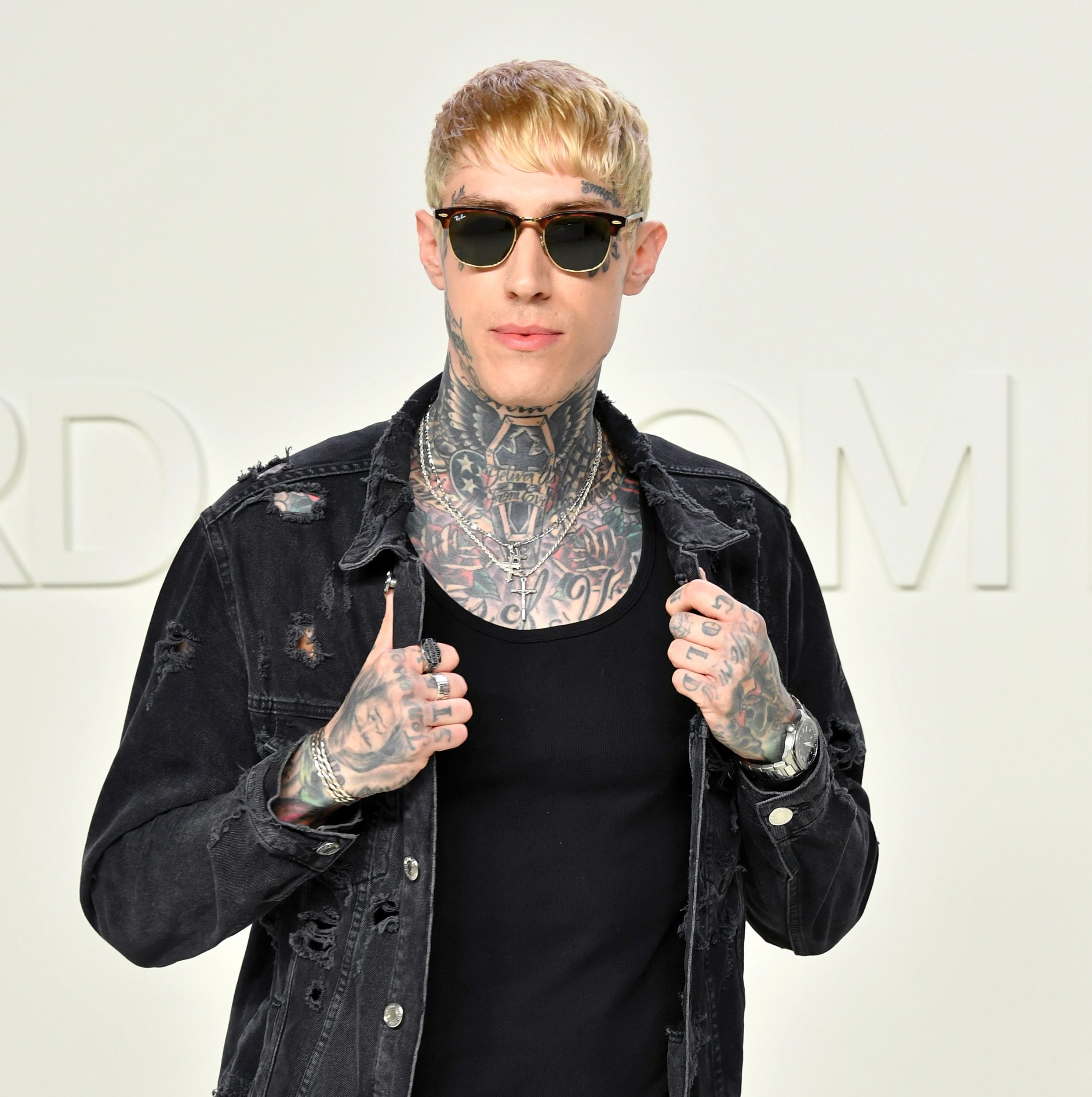 You are currently viewing Trace Cyrus Slams Famous Dad in Scathing Open Letter: You Need HELP!