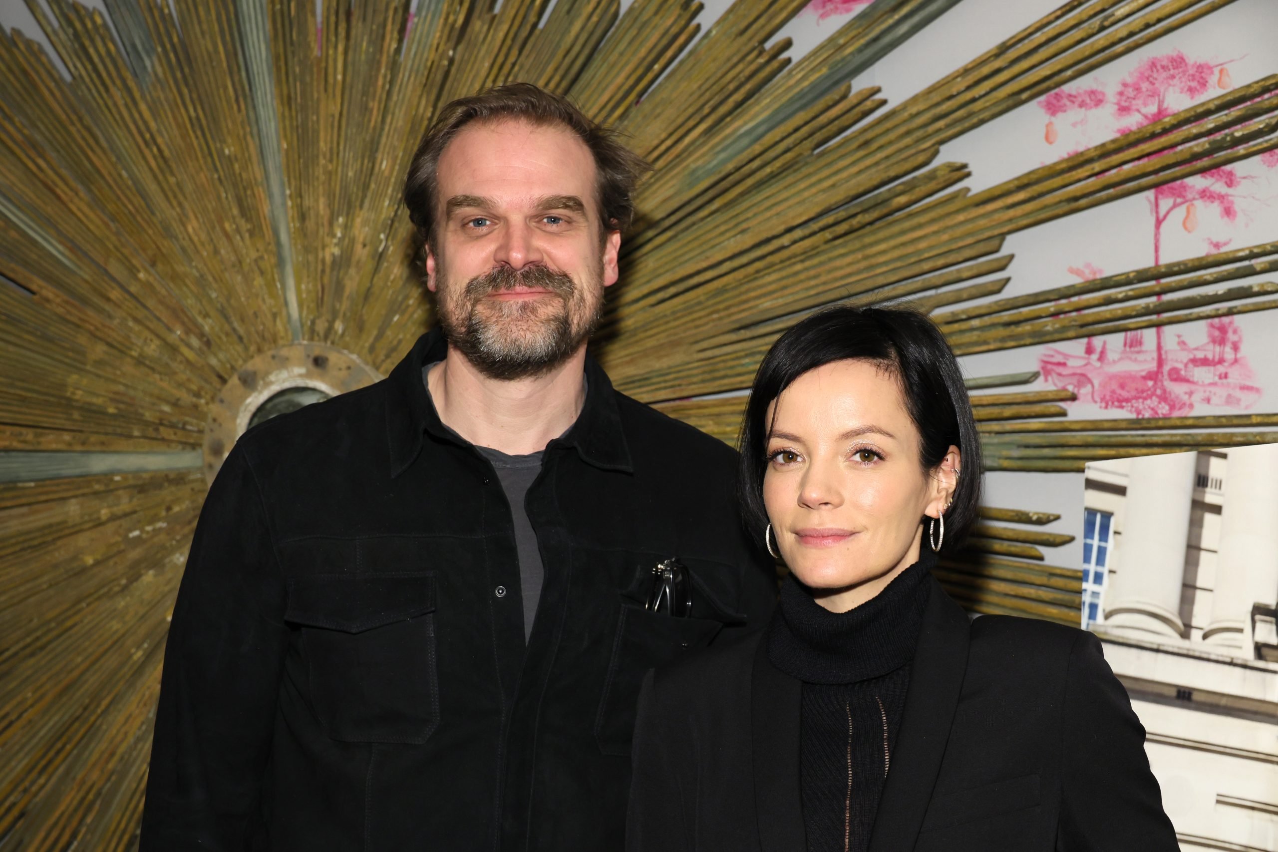 You are currently viewing Lily Allen Confirms Split From David Harbour; Source Claims She Caught Him Cheating on Celebrity Dating App