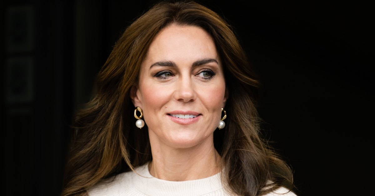 You are currently viewing Get Kate Middleton’s Chic Preppy Sweater Look for Just $24