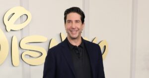 Read more about the article Why David Schwimmer Is Still Traumatized by His 1995 ‘SNL’ Hosting Gig