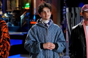 Read more about the article Timothée Chalamet Thanks ‘SNL’ For Letting Him Pull Double Duty