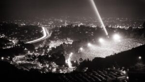 Read more about the article Hollywood Bowl, Comedy Store & Magic Castle Close Amid Sunset Fire