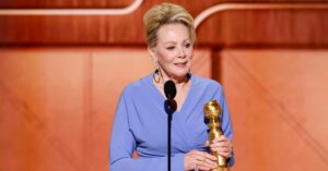 Read more about the article Jean Smart Urges TV Networks To Donate Awards Show Funds