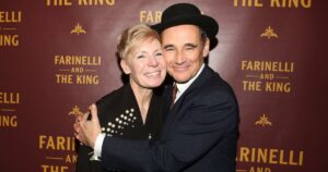 Read more about the article Mark Rylance Announces Wife, Claire van Kampen, Died on His Birthday