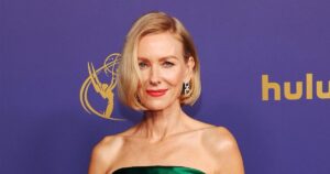 Read more about the article Naomi Watts Explains Why She Started ‘Hiding’ Her Thighs in New Book