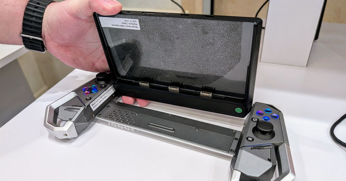 You are currently viewing Intel still dreams of modular PCs — it brought a tablet laptop gaming handheld to CES