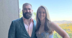 Read more about the article Jason and Kylie Kelce Are Only Considering ‘Gender-Neutral’ Baby Names